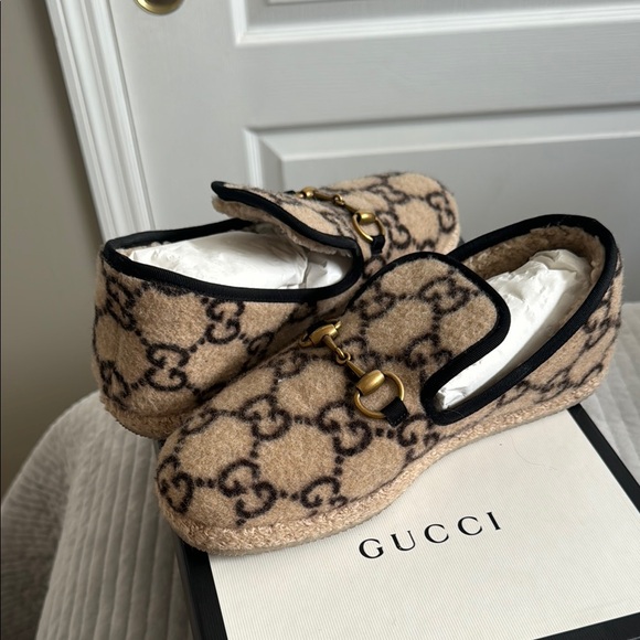 Gucci Beige Loafers - Picture 2 of 6